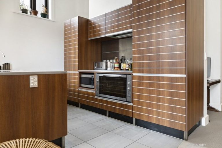 Photo of property in Augusta Apartments, 7/254 Willis Street, Te Aro, Wellington, 6011