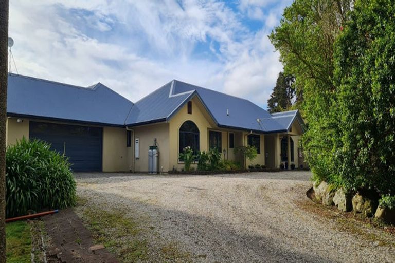 Photo of property in 311 Croydon Road, Midhirst, Stratford, 4394