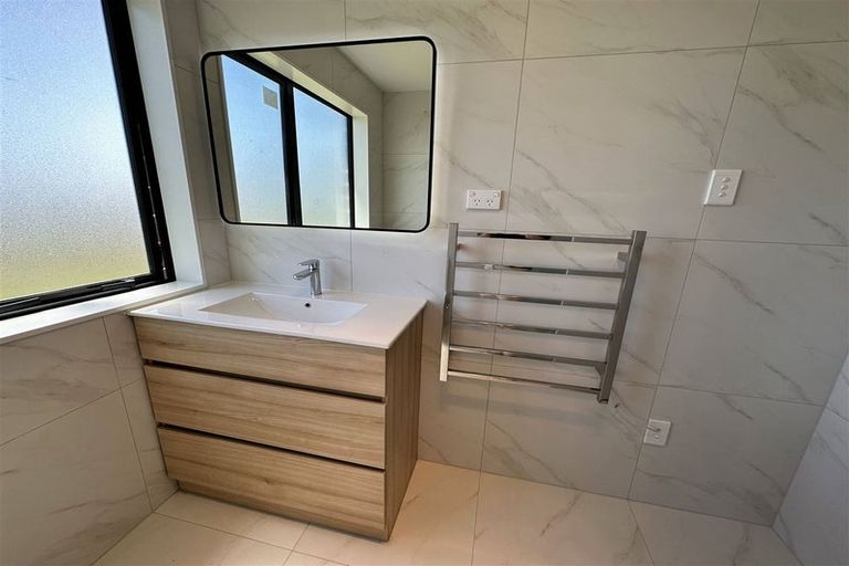 Photo of property in 42f Donegal Park Drive, Flat Bush, Auckland, 2019