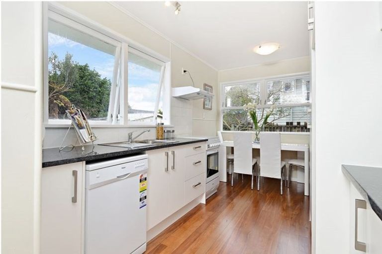 Photo of property in 16 Gainsborough Street, Manurewa, Auckland, 2102