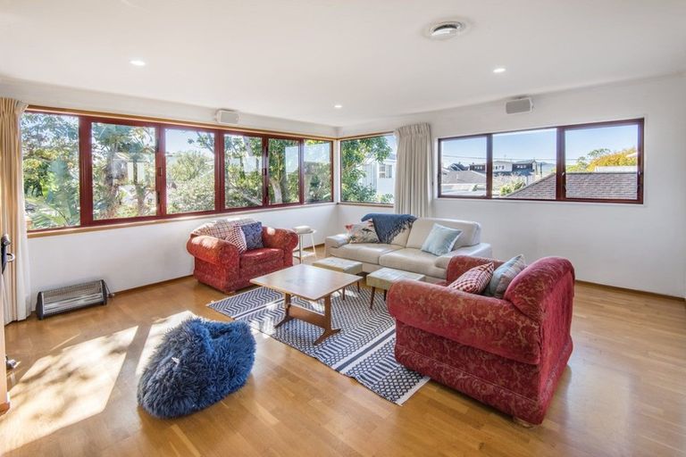 Photo of property in 8a Wicklow Road, Narrow Neck, Auckland, 0622