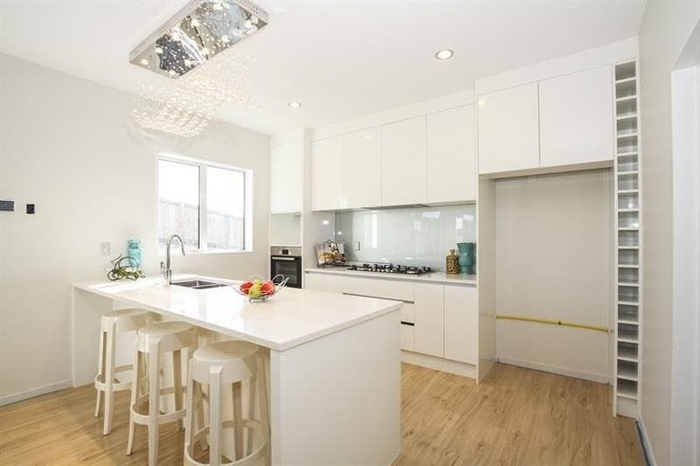 Photo of property in 73 San Valentino Drive, Henderson, Auckland, 0612