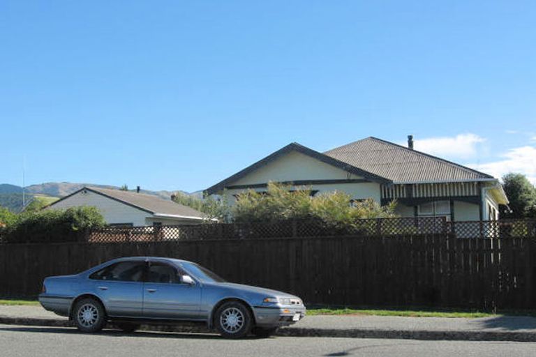 Photo of property in 90 Rhodes Street, Waimate, 7924