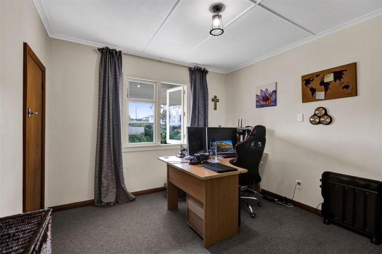 Photo of property in 6 Pembroke Street, Westown, New Plymouth, 4310