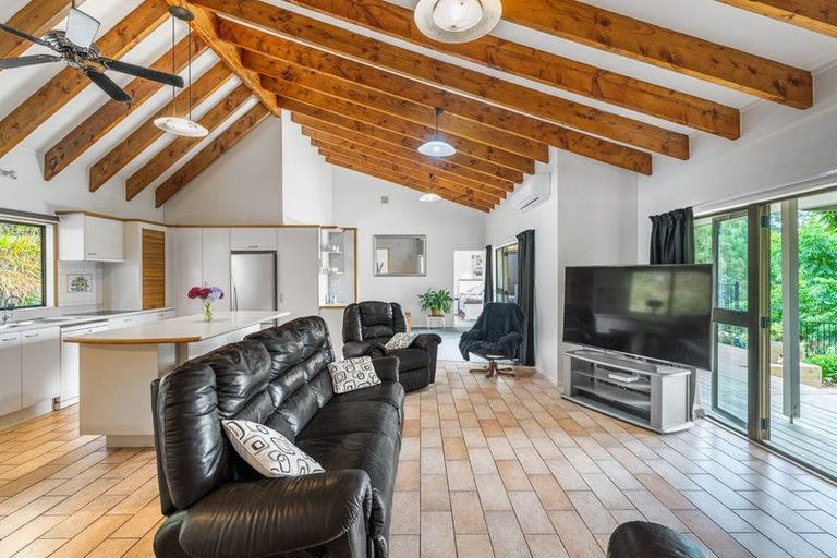 Photo of property in 253 Whitford Road, Shamrock Park, Howick, 2571