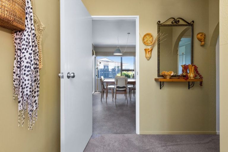 Photo of property in 21 Townshend Crescent, Greenmeadows, Napier, 4112