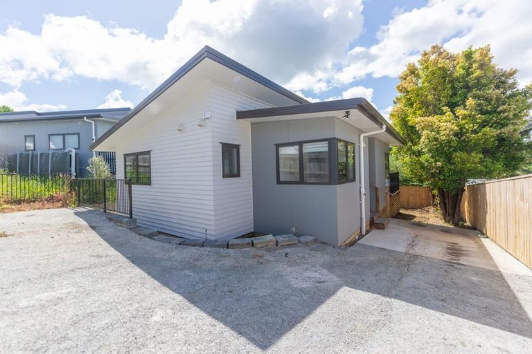Photo of property in 6b Zingaro Place, Massey, Auckland, 0614