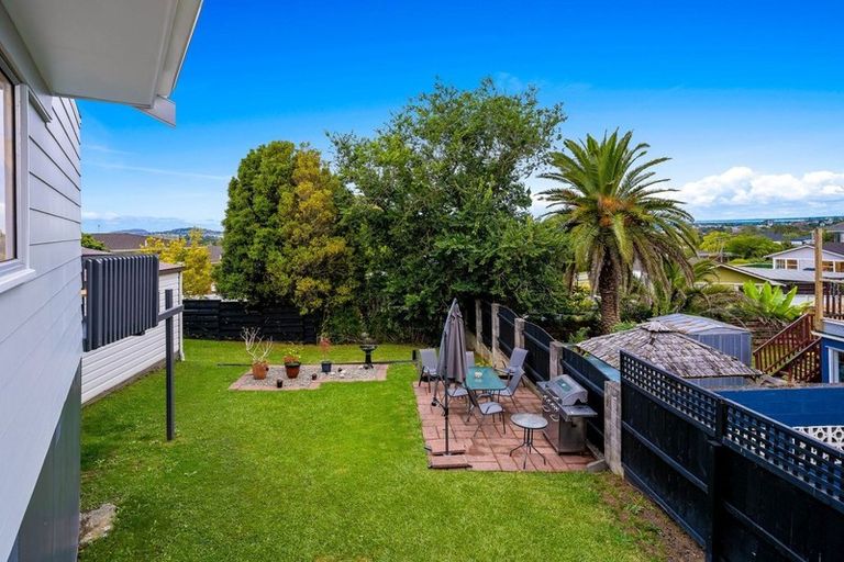 Photo of property in 9 Hepburn Road, Glendene, Auckland, 0602