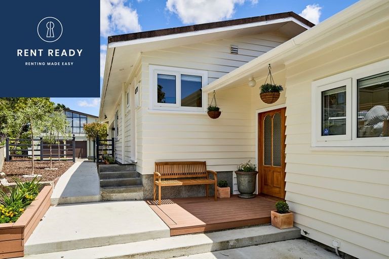 Photo of property in 16 Raynham Way, Silverstream, Upper Hutt, 5019