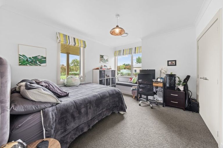 Photo of property in 32 Arthur Road, Paraite, New Plymouth, 4373