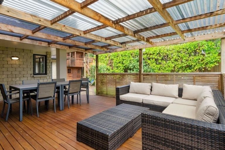 Photo of property in 6 English Oak Drive, Schnapper Rock, Auckland, 0632