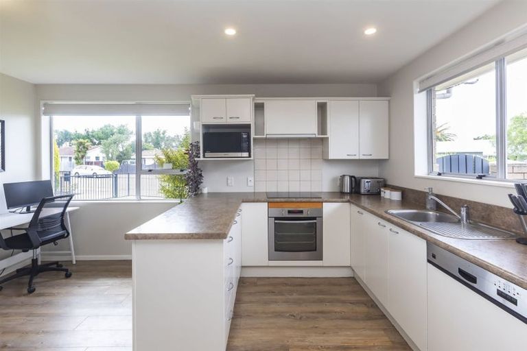 Photo of property in 5 Royal Park Drive, Parklands, Christchurch, 8083