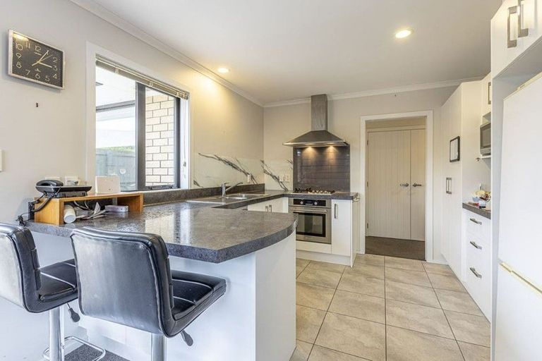 Photo of property in 108 Hillcrest Drive, Kelvin Grove, Palmerston North, 4414