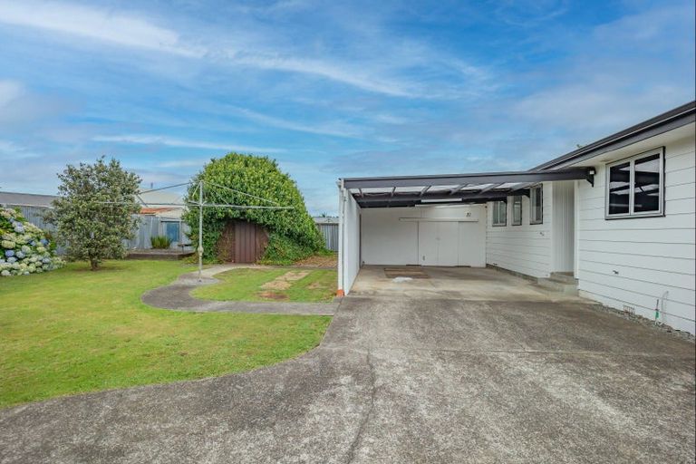 Photo of property in 25 Solway Street, Levin, 5510