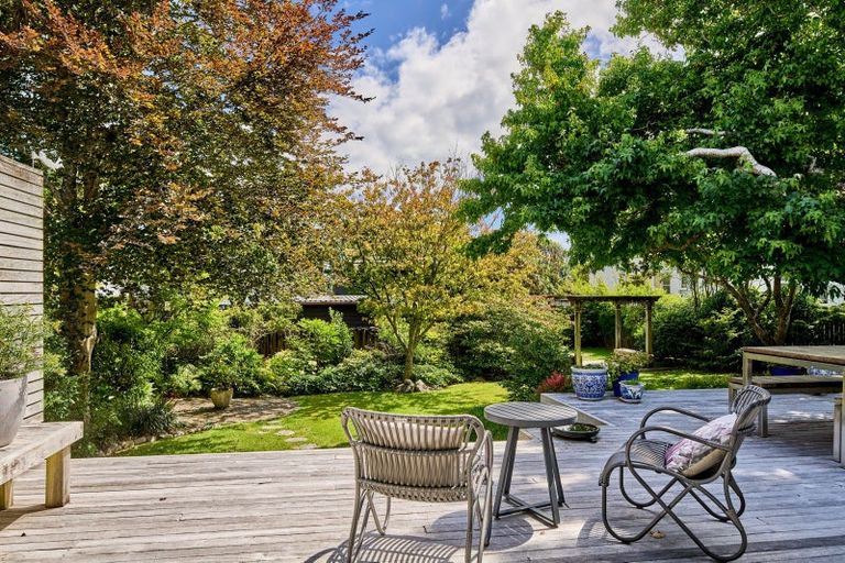 Photo of property in 33 Cheviot Road, Lowry Bay, Lower Hutt, 5013