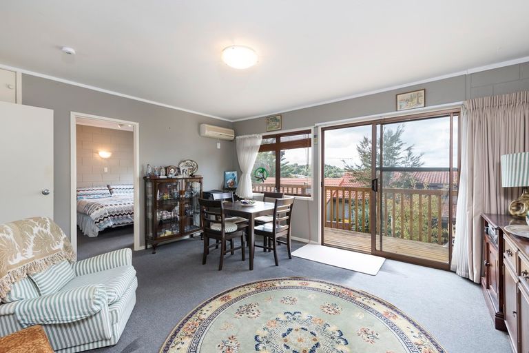 Photo of property in 1a Dolbear Street, Titirangi, Auckland, 0604