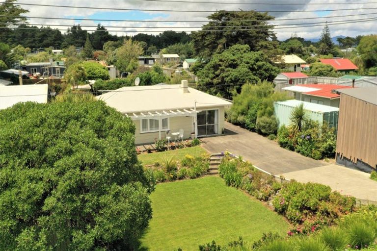 Photo of property in 14 Kent Avenue, Waitarere Beach, Levin, 5510