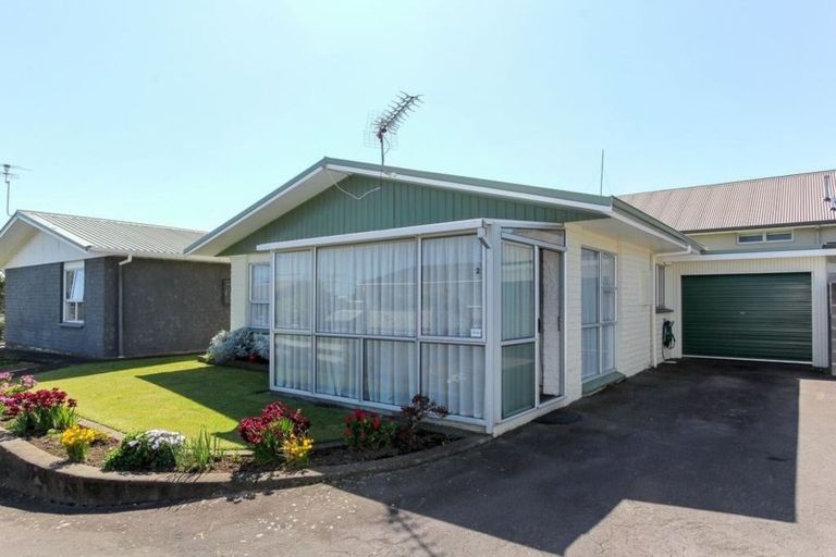 Photo of property in 2/246 Courtenay Street, Strandon, New Plymouth, 4312