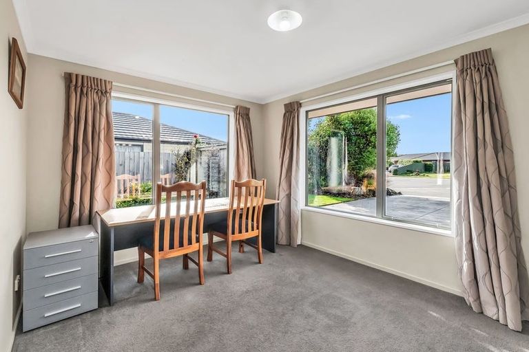 Photo of property in 16 Stanwood Grove, Darfield, 7510