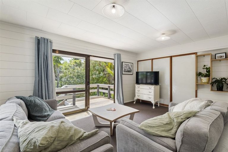 Photo of property in 2/71 Saddleback Rise, Murrays Bay, Auckland, 0630