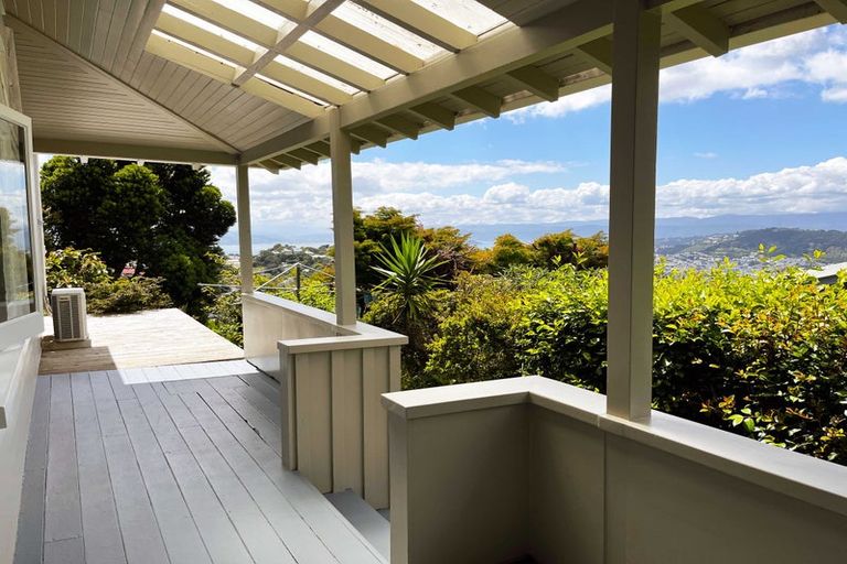 Photo of property in 19 Highbury Crescent, Aro Valley, Wellington, 6012