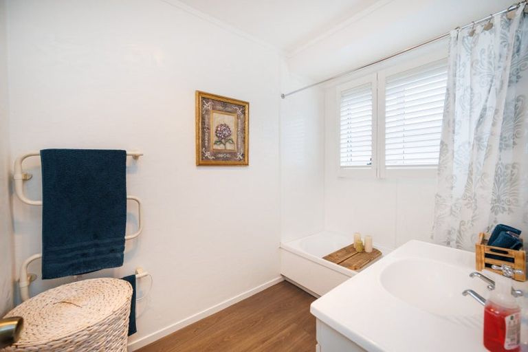 Photo of property in 21 Dalfield Place, Highbury, Palmerston North, 4412