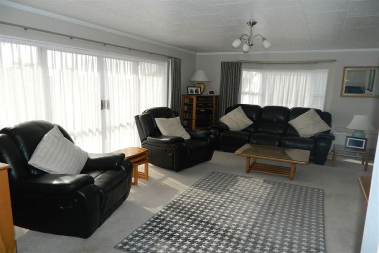 Photo of property in 10 Webb Avenue, Levin, 5510