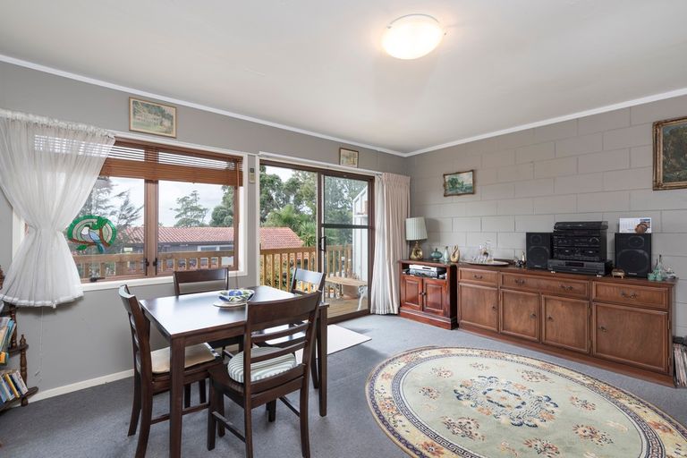 Photo of property in 1a Dolbear Street, Titirangi, Auckland, 0604