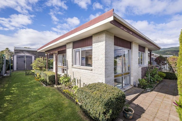 Photo of property in 2a Cypress Grove, Paraparaumu, 5032