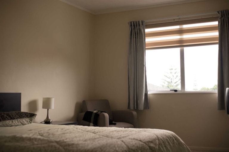 Photo of property in 60 Kohekohe Street, New Lynn, Auckland, 0600