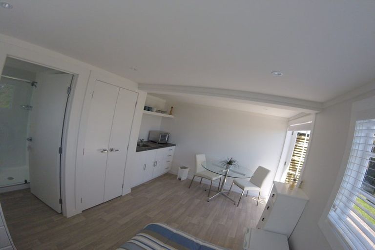 Photo of property in 12 Tindalls Bay Road, Tindalls Beach, Whangaparaoa, 0930