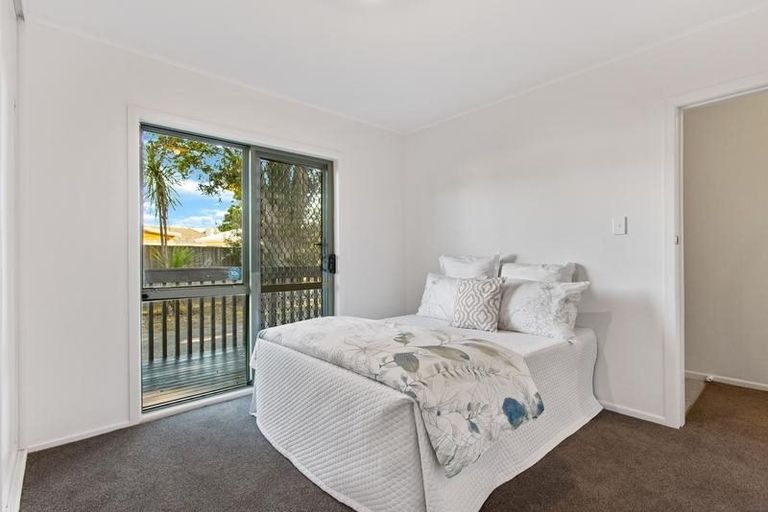 Photo of property in 30 Barrys Road, Glendene, Auckland, 0602