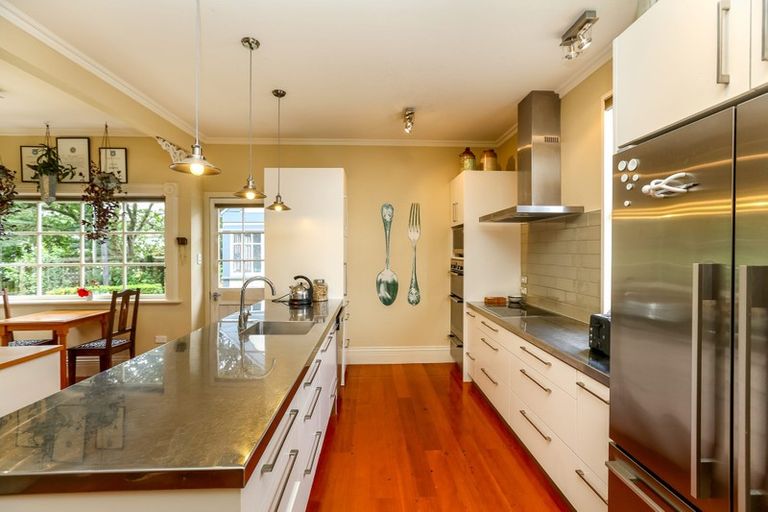 Photo of property in 17 Vivian Street, New Plymouth, 4310