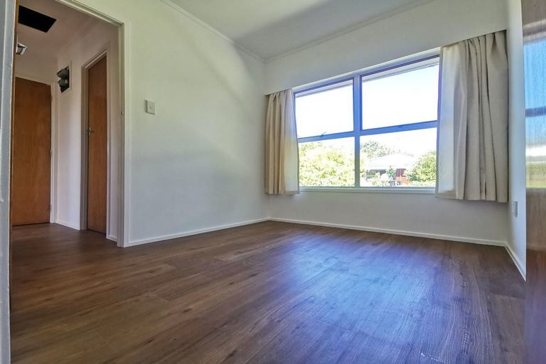 Photo of property in 2/20 Nigel Road, Browns Bay, Auckland, 0630