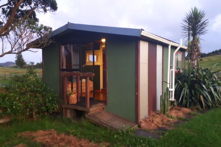 Photo of property in 496 Oaia Road, Muriwai, Waimauku, 0881