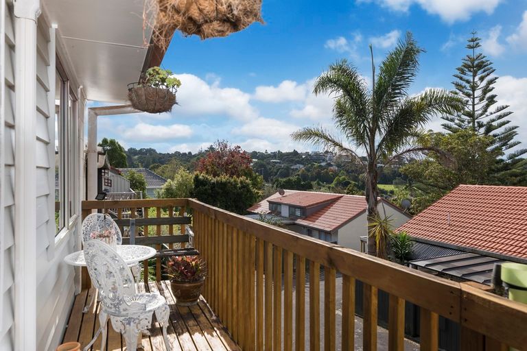 Photo of property in 1a Dolbear Street, Titirangi, Auckland, 0604