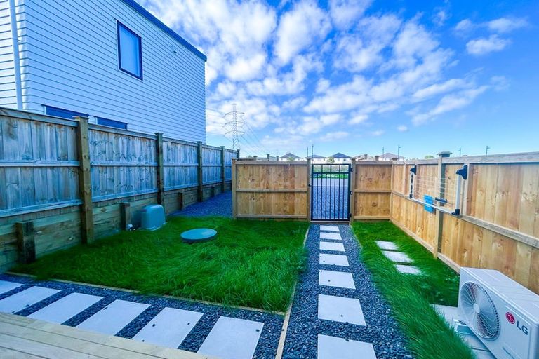 Photo of property in 20 Kapeta Lane, Karaka, 2113