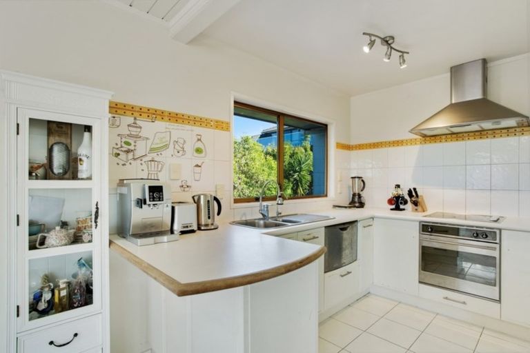 Photo of property in 2/23 Commodore Parry Road, Castor Bay, Auckland, 0620