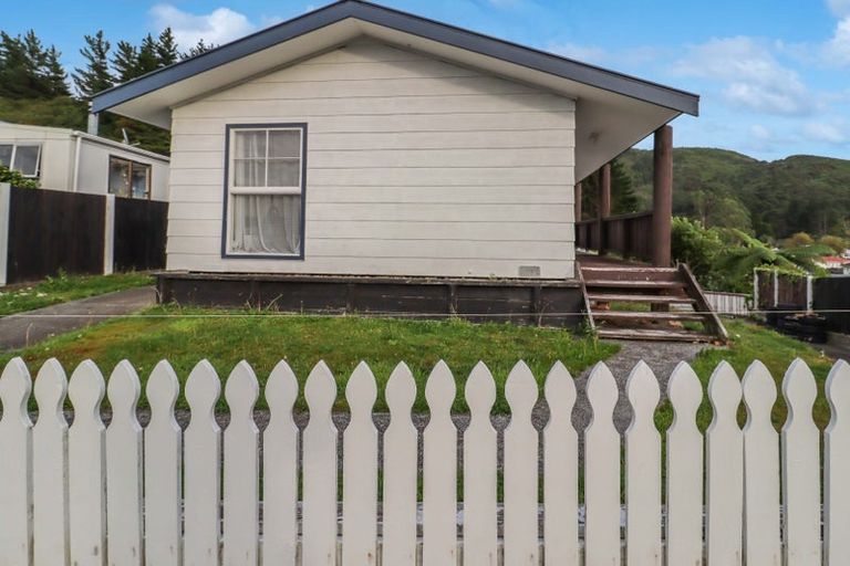 Photo of property in 29 Newburn Grove, Wainuiomata, Lower Hutt, 5014