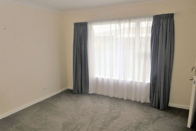 Photo of property in 11 Valerie Place, Redwood, Christchurch, 8051