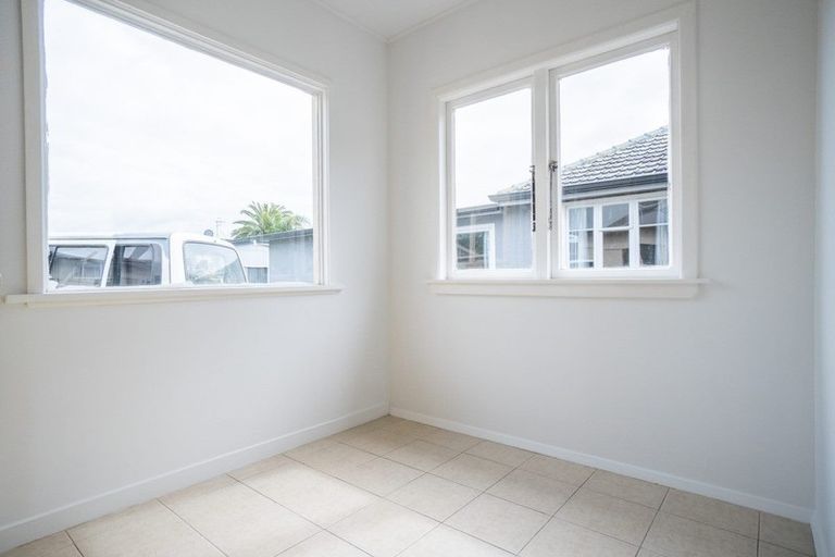 Photo of property in 23 Glasgow Street, Takaro, Palmerston North, 4412