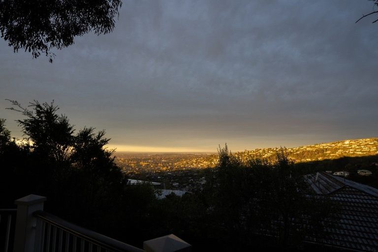 Photo of property in 141 Hackthorne Road, Cashmere, Christchurch, 8022