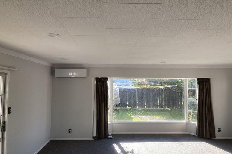 Photo of property in 98 Oakfield Crescent, Pukete, Hamilton, 3200