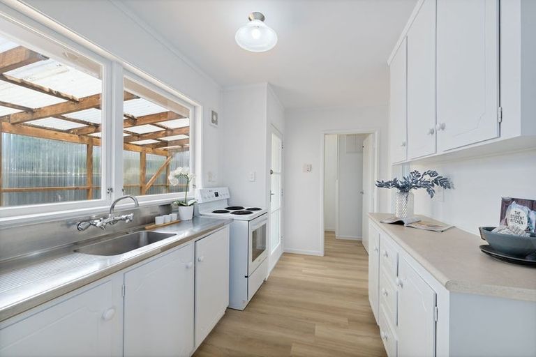 Photo of property in 402 West Coast Road, Glen Eden, Auckland, 0602