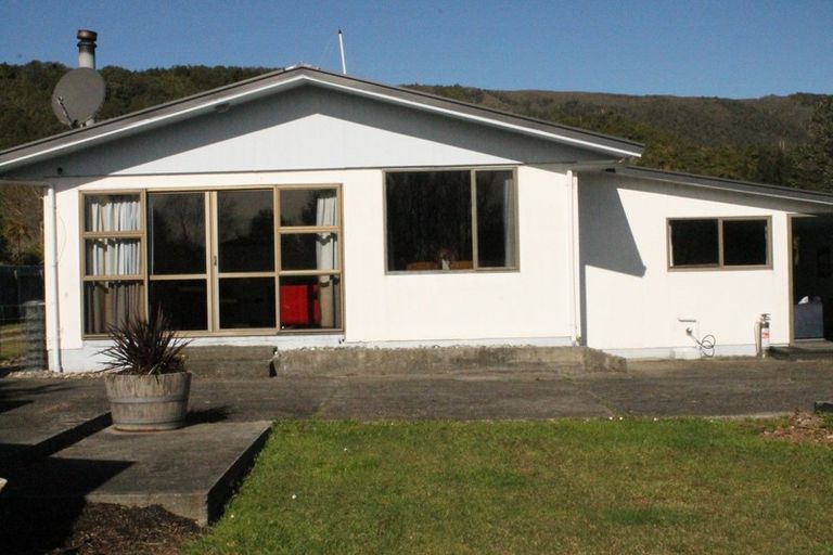 Photo of property in 3 Hawes Street, Waimangaroa, Westport, 7891