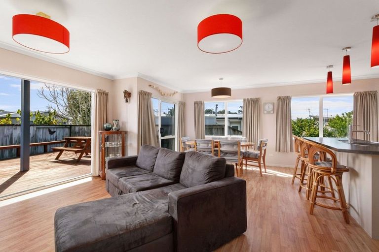 Photo of property in 15a Roretana Drive, Athenree, Katikati, 3177