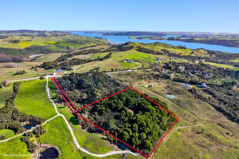 Photo of property in 120 Rangiora Road, Kaiwaka, 0573