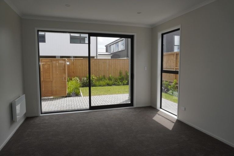 Photo of property in 16 Wai Place, Westgate, Auckland, 0614