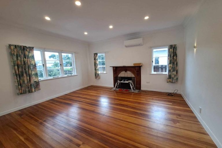Photo of property in 1/113 Shakespeare Road, Milford, Auckland, 0620