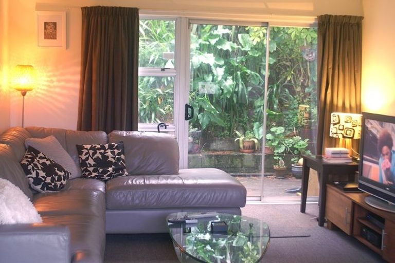 Photo of property in 8a Winnipeg Way, Kingston, Wellington, 6021